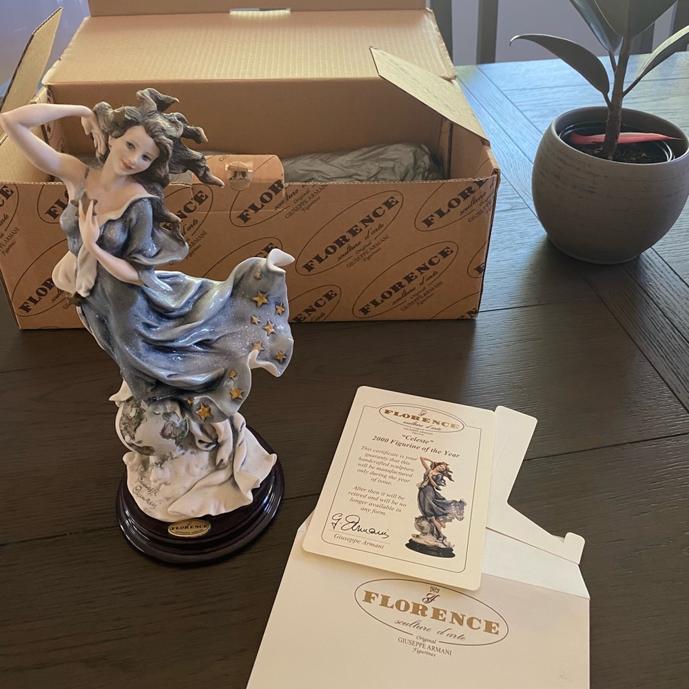 Giuseppe Armani "Celeste" 1302C 2000 Figurine of the Year